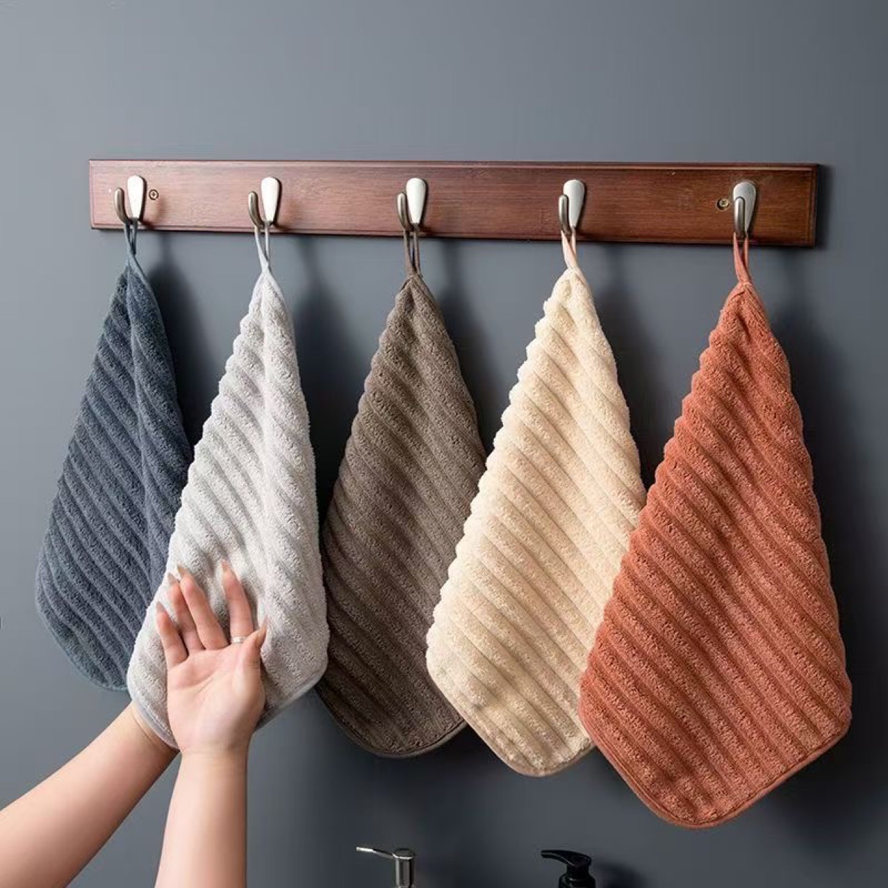 Zara Home Bathroom - 吊り下げループ付きストライプハンドタオル5枚セット、柔らかく吸水性のある速乾ウォッシュクロス、バスルームやキッチンでの日常使用に最適