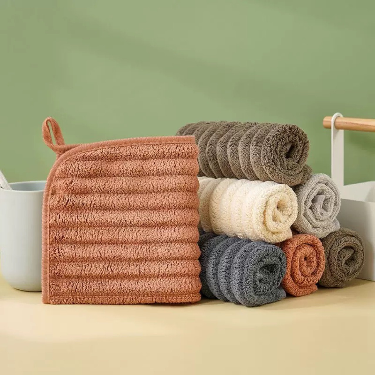 吊り下げループ付きストライプハンドタオル5枚セット、柔らかく - Zara Home Bathroom のレビューと価格